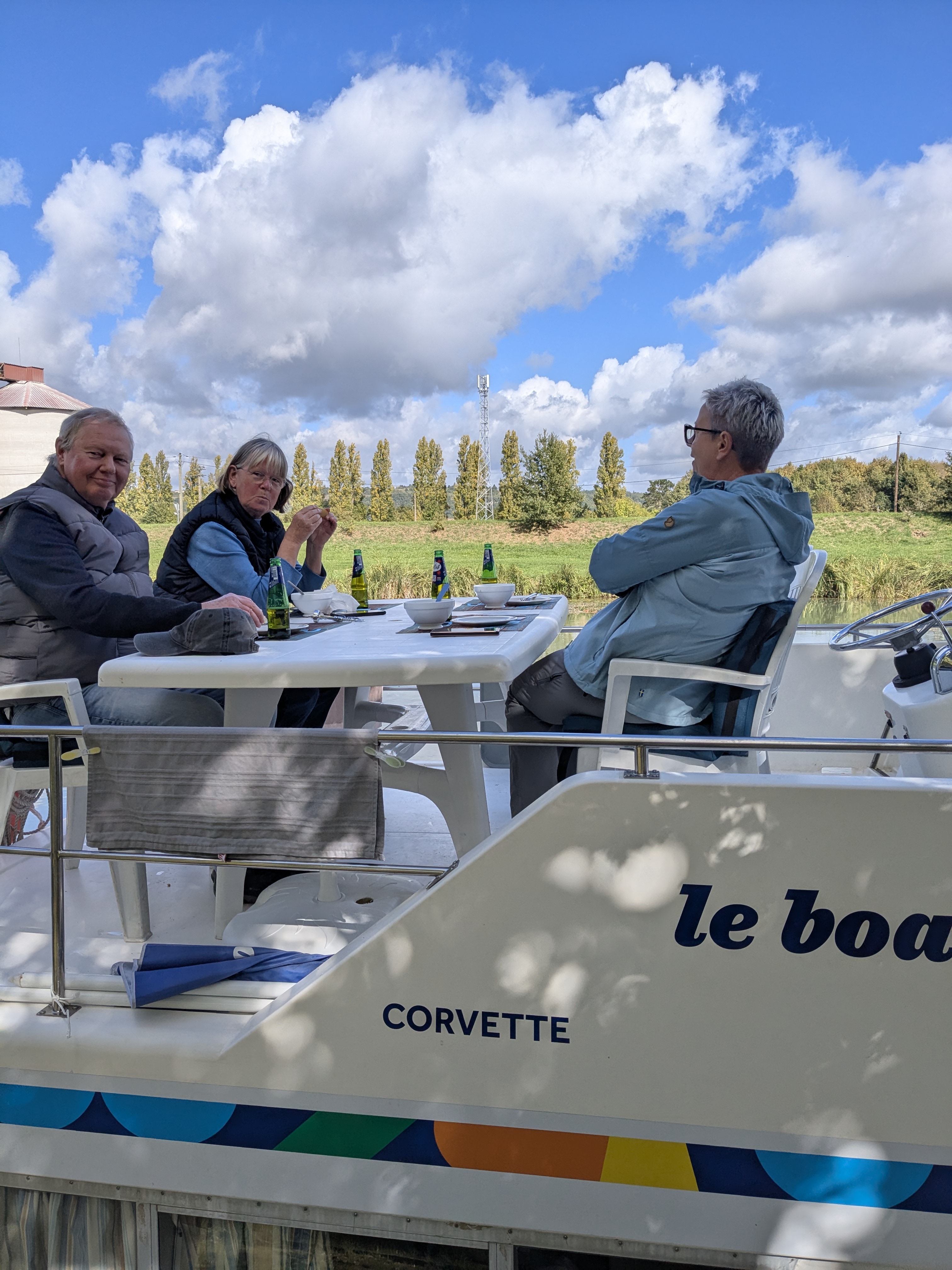 Beispielbild: Lesepause an Deck